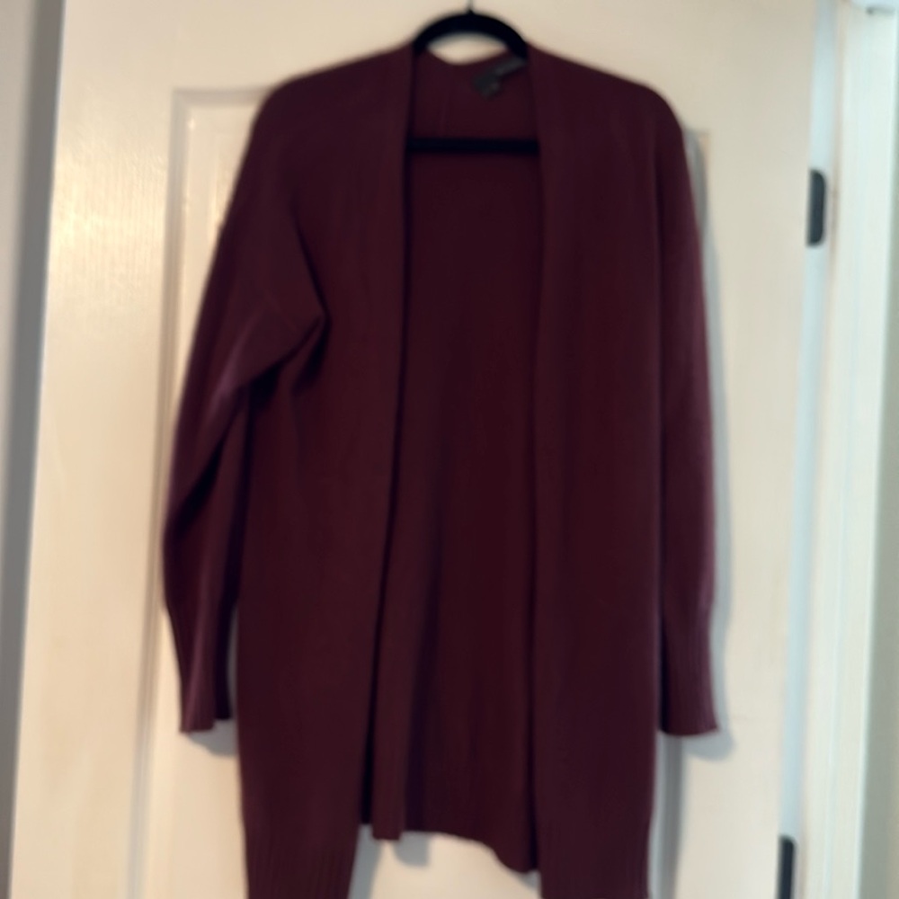 360 CASHMERE
Size small
Burgundy
